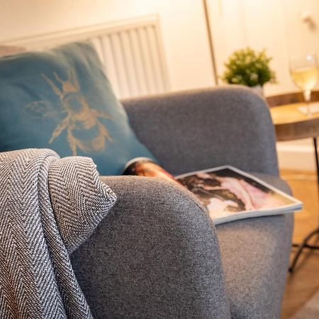 Woodland Cottage - Private Courtyard - Pet Friendly Retreat In The Heart Of Windermere Eksteriør billede