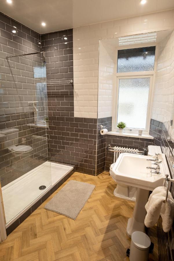 Woodland Cottage - Private Courtyard - Pet Friendly Retreat In The Heart Of Windermere Eksteriør billede